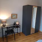 Self -contained Part Of A House With Garden Appartamento *