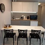 Self -contained Part Of A House With Garden Apartment *