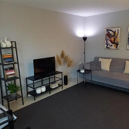 Lejlighed Self -contained Part Of A House With Garden *