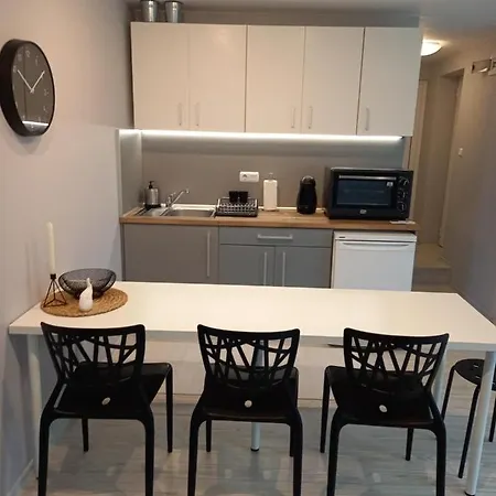 Self -contained Part Of A House With Garden Apartament *