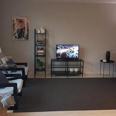 Lejlighed Self -contained Part Of A House With Garden