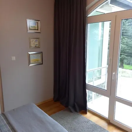 Self -contained Part Of A House With Garden Warna
