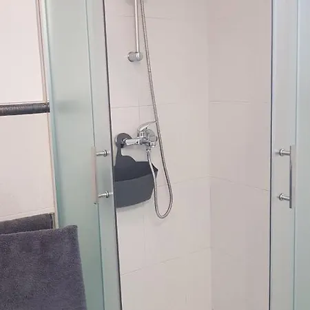 Self -contained Part Of A House With Garden Apartament Warna