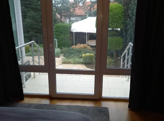 公寓 Self -contained Part Of A House With Garden *