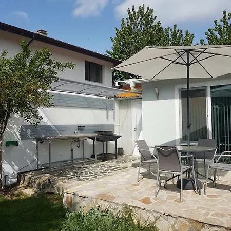 Apartment Self -contained Part Of A House With Garden Varna