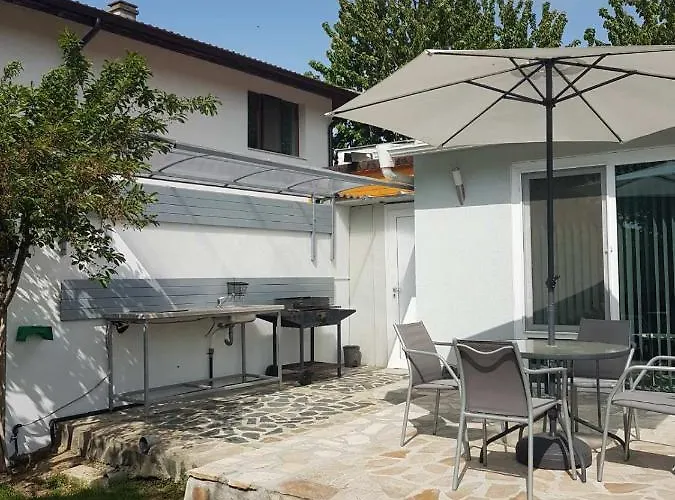 Apartment Self -contained Part Of A House With Garden Varna